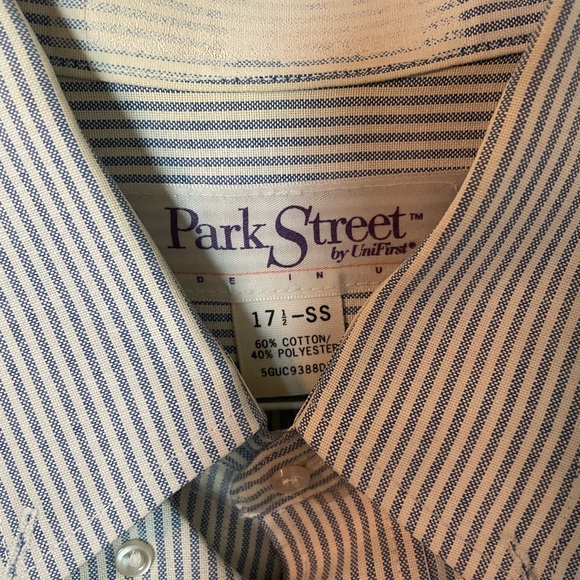 Mens short sleeve shirts. Uniform shirts. Button down shirts. 4 mens shirts - Picture 7 of 10